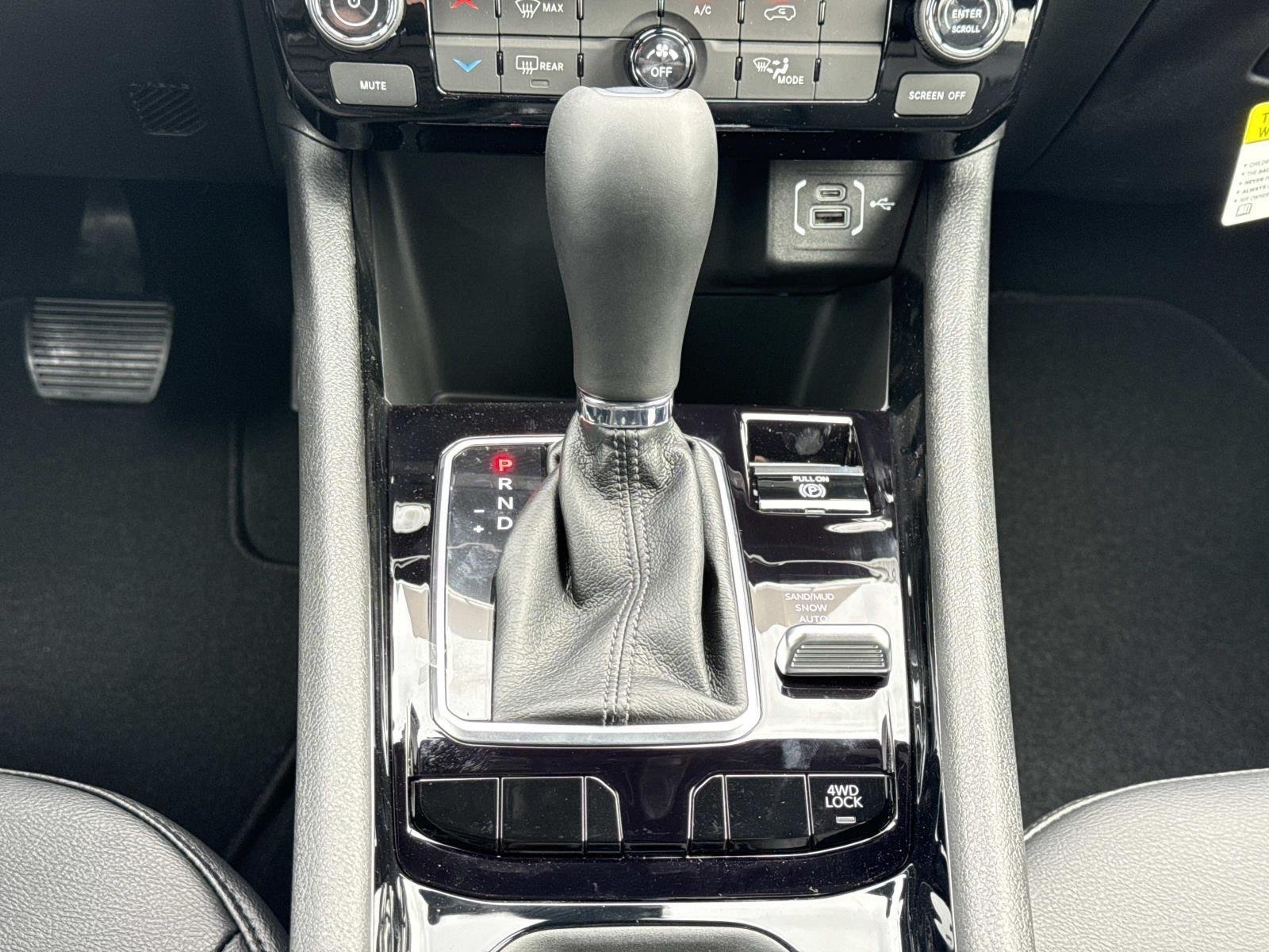 New 2026 Bright White Clearcoat Jeep Latitude Altitude image 6