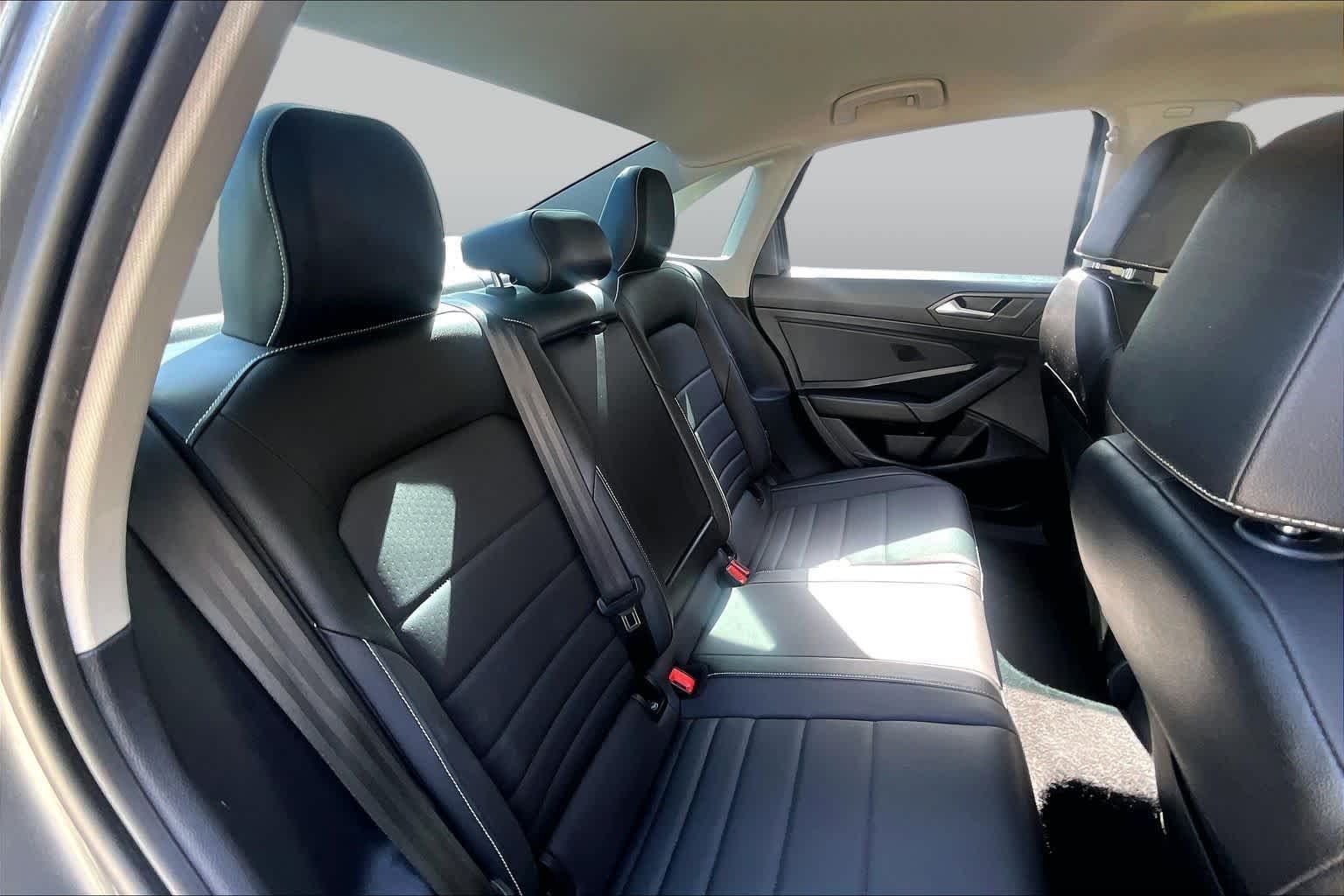 Used 2022 Platinum Gray Metallic Volkswagen SE image 20