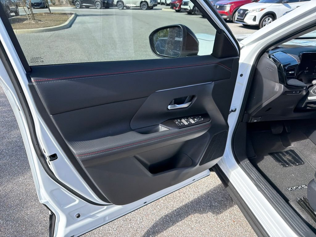 New 2026 Nissan Kicks SR 4D Sport Utility