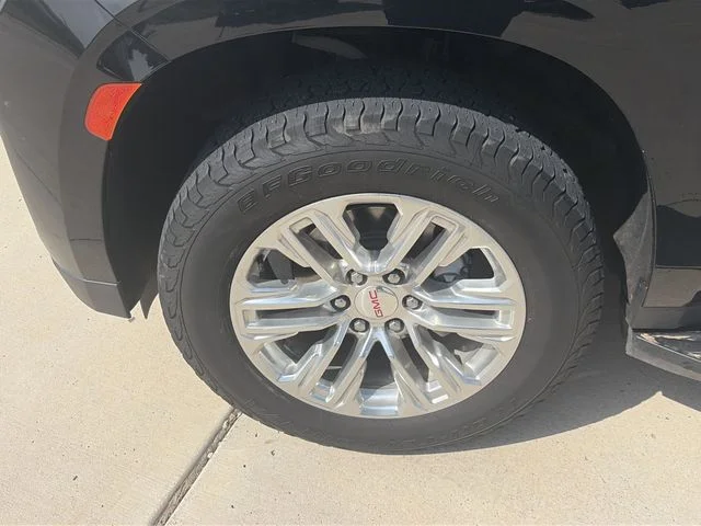 Used 2022 Black GMC SLE image 9