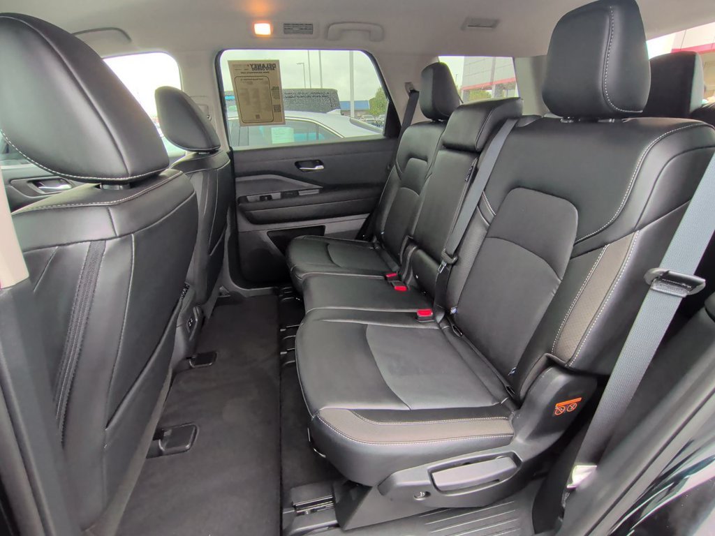 Used 2026 Black Nissan SL image 22