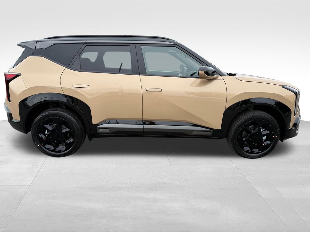 New 2027 Terrain Brown / Black Roof Kia X-Line S image 8