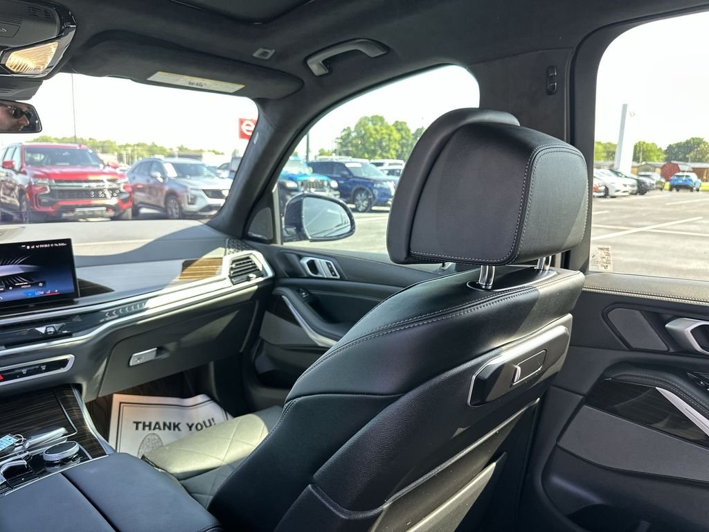 Used 2025 Black BMW xDrive50e image 11