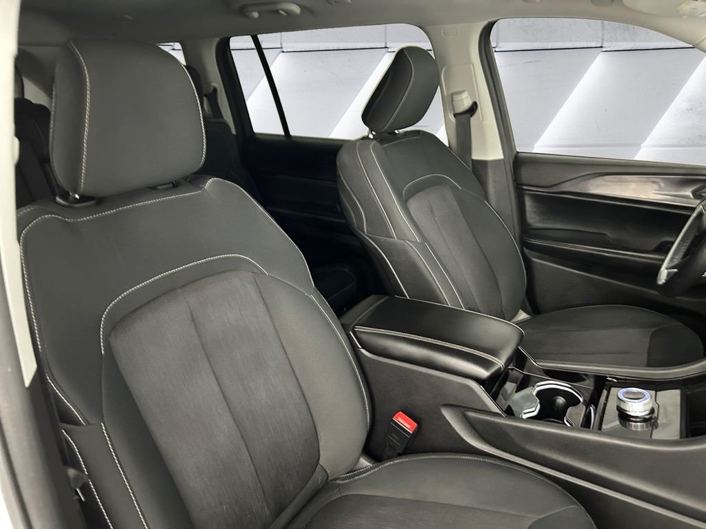 Used 2021 White Jeep Laredo image 14