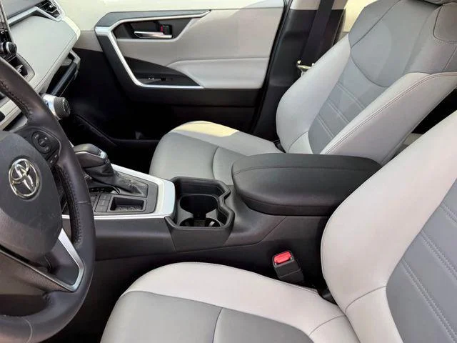 Certified Used 2019 LUNAR ROCK Toyota XLE Premium image 13