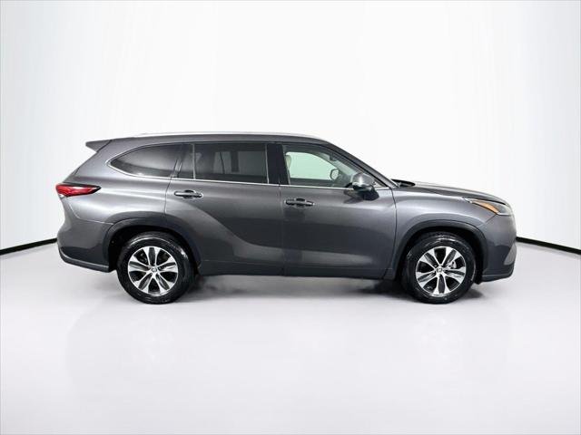 Certified Used 2021 MAGNETIC GRAY MET. Toyota  image 10