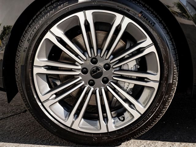 New 2026 Santorini Black Land Rover SE image 11