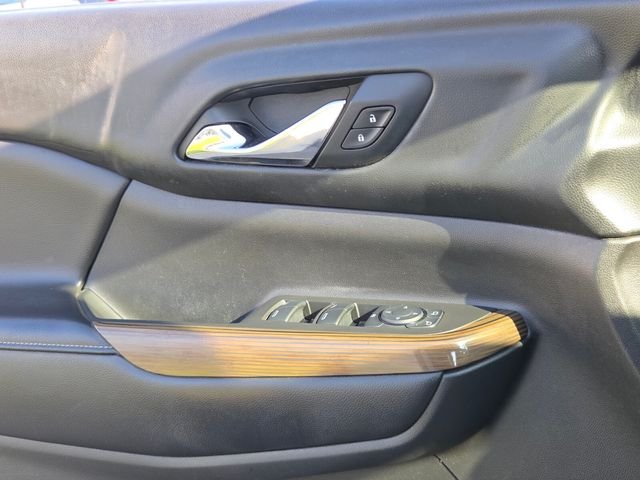 Used 2017 White GMC SLE-2 image 27