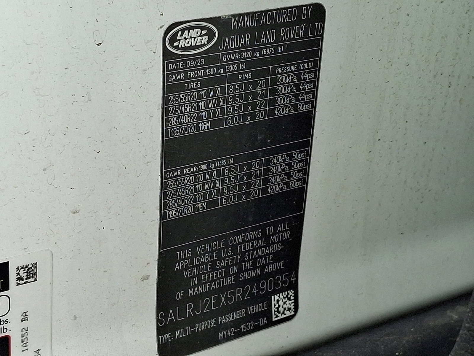 Used 2024 White Land Rover S image 29