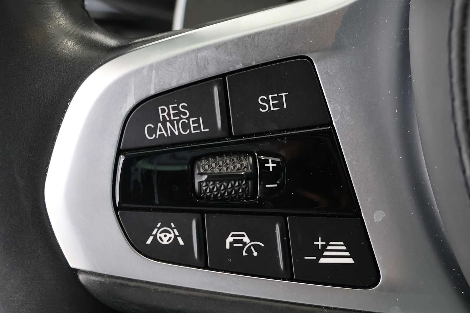 Used 2020 Dark Graphite Metallic BMW M550i xDrive image 24