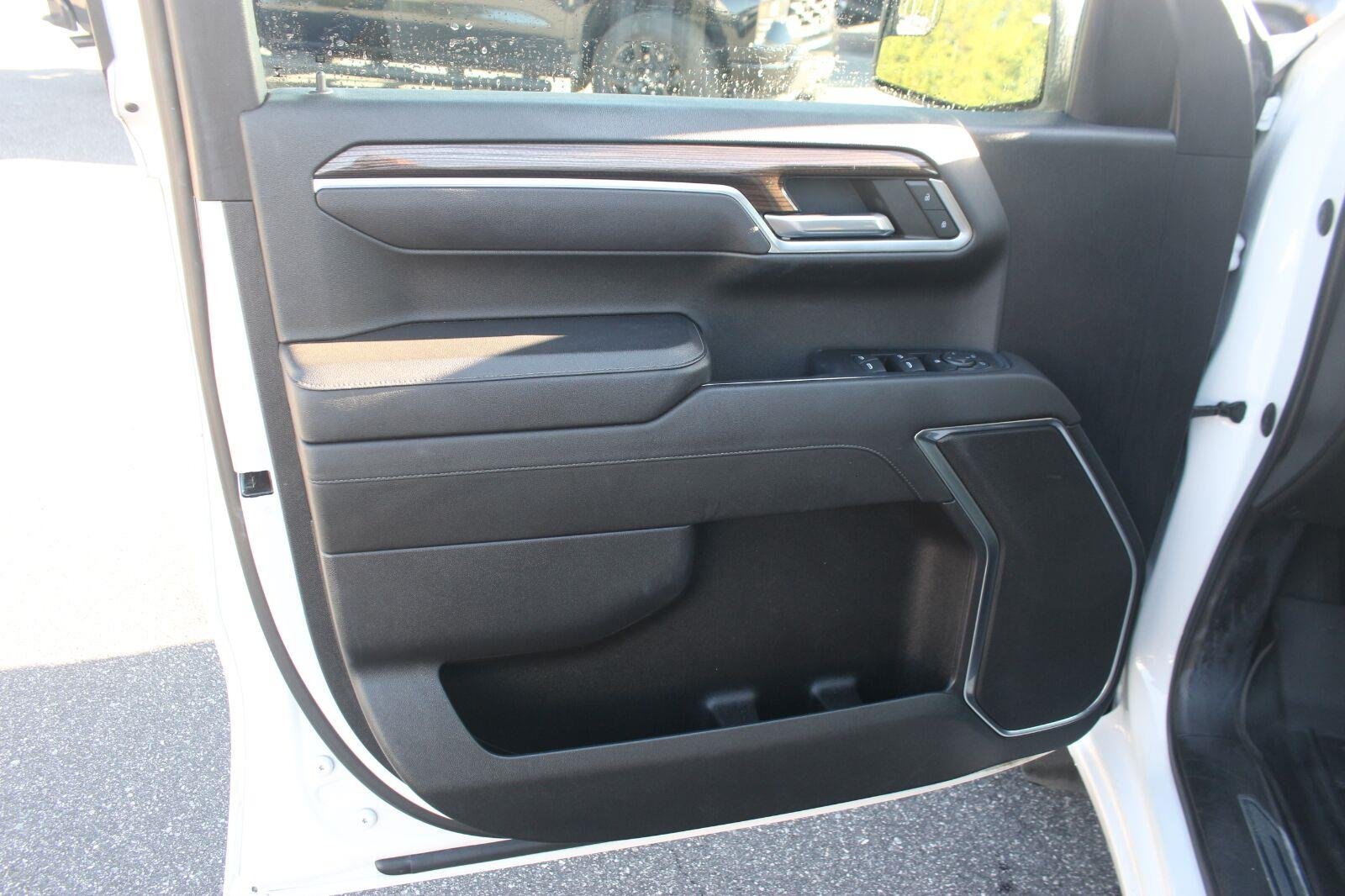 Used 2022 SUMMIT WHITE Chevrolet LT image 13