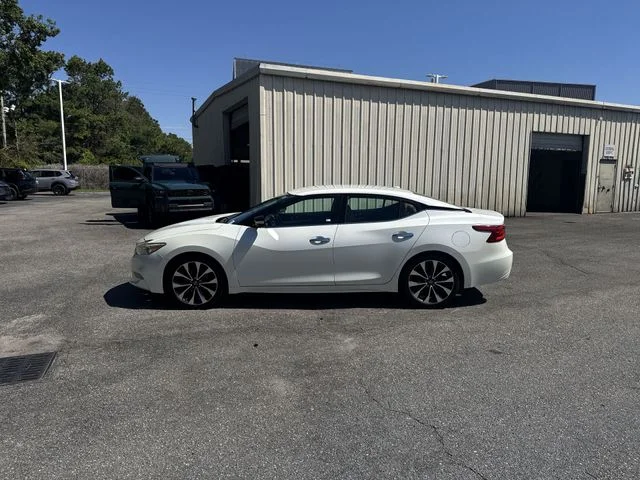 Used 2016 White Nissan SR image 8
