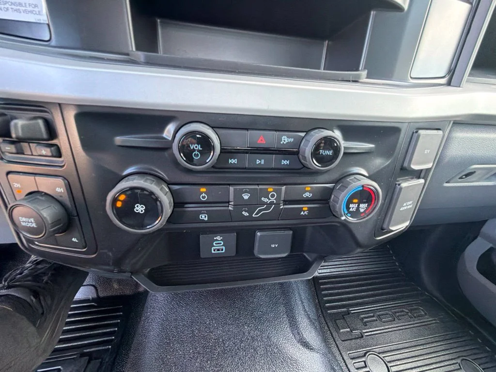 New 2027 Oxford White Ford F-550® XL image 16