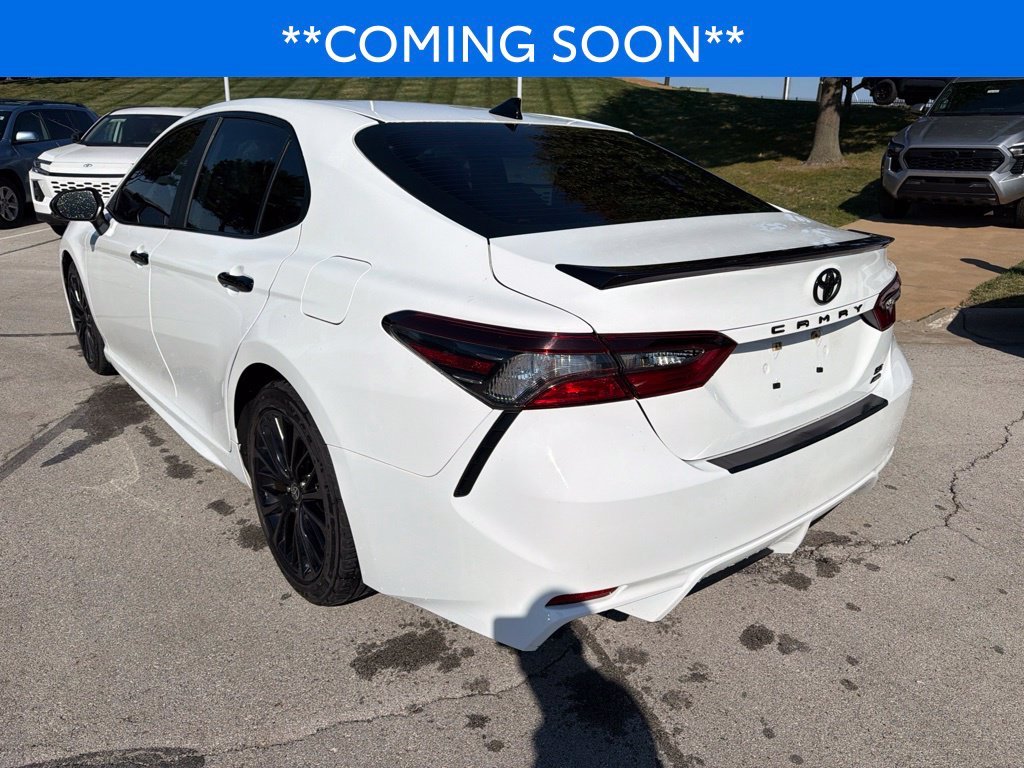 Used 2022 White Toyota SE Nightshade image 9