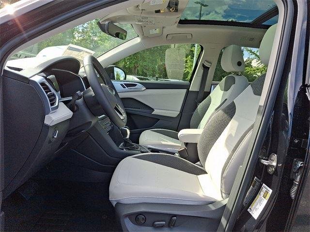 2025 Volkswagen Taos SE - Photo 9