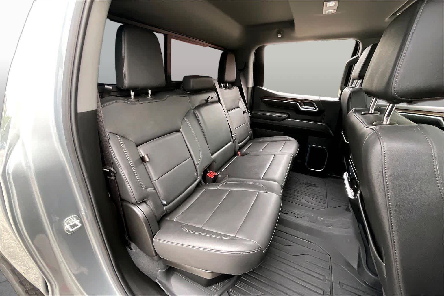 Used 2025 Sterling Metallic GMC Elevation image 20