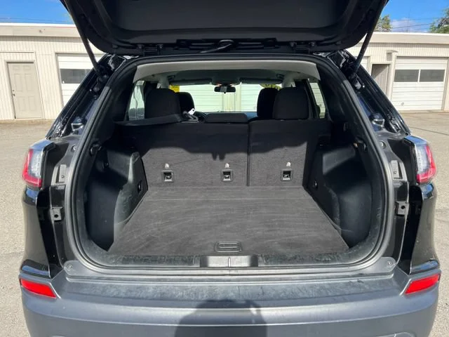 Used 2019 Diamond Black Crystal Pearlcoat Jeep Latitude image 13