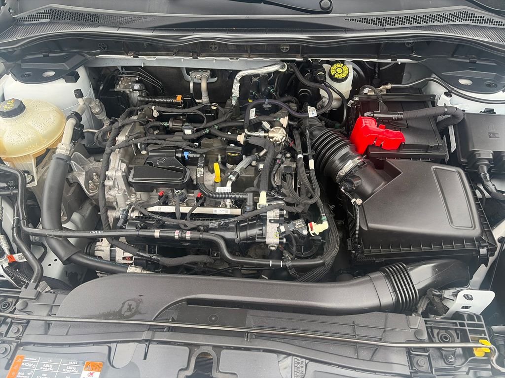Used 2022 White Ford SE image 21