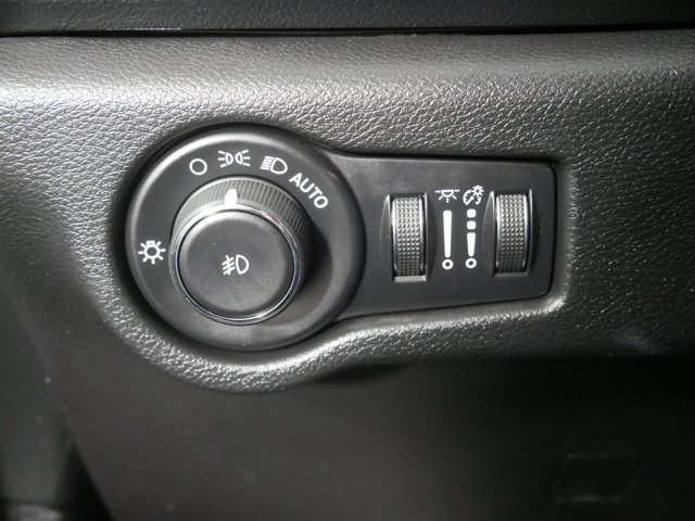 Used 2019 Brilliant Black Crystal Pearlcoat Chrysler Touring L Plus image 31