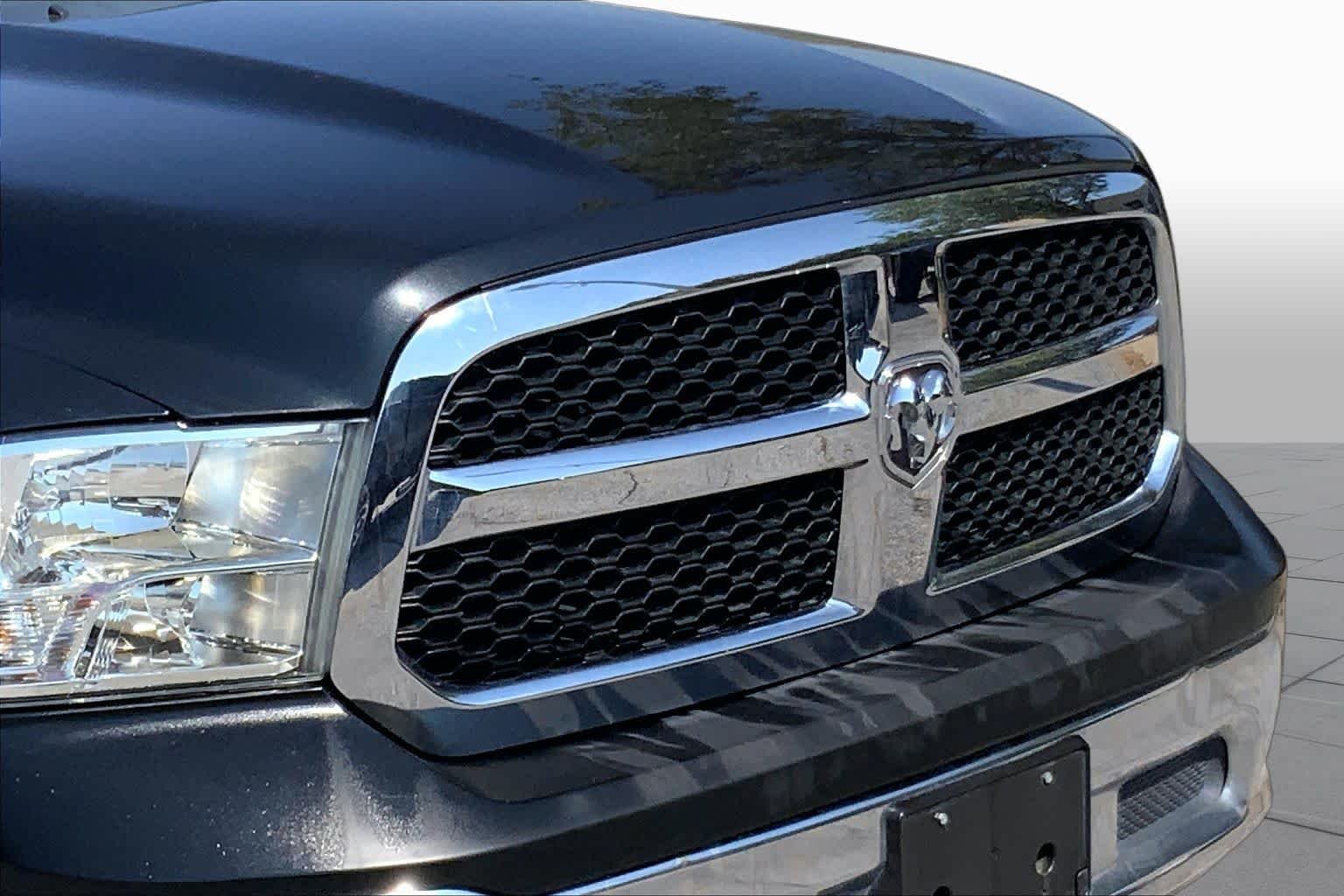 Used 2016 Brilliant Black Crystal Pearlcoat Ram Tradesman image 25