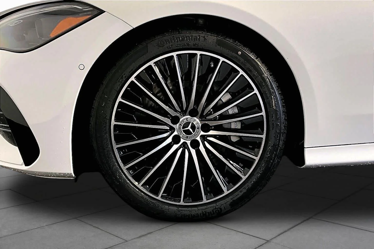 New 2026 MANUFAKTUR Moonlight White Metallic Mercedes-Benz CLE 450 image 17
