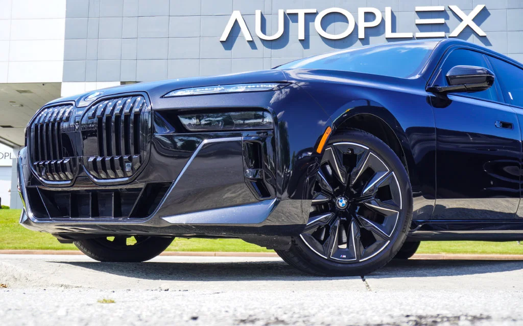 Used 2023 Black BMW 760i xDrive image 2