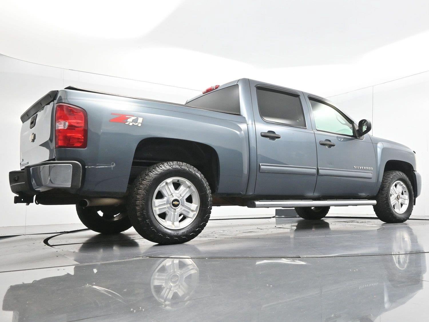 Used 2011 Blue Granite Metallic Chevrolet LT image 44