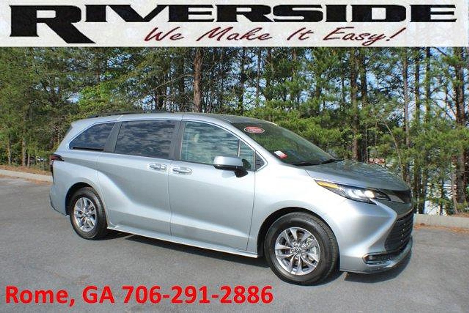 2023 Toyota Sienna XLE 7-Passenger Hybrid FWD's photo
