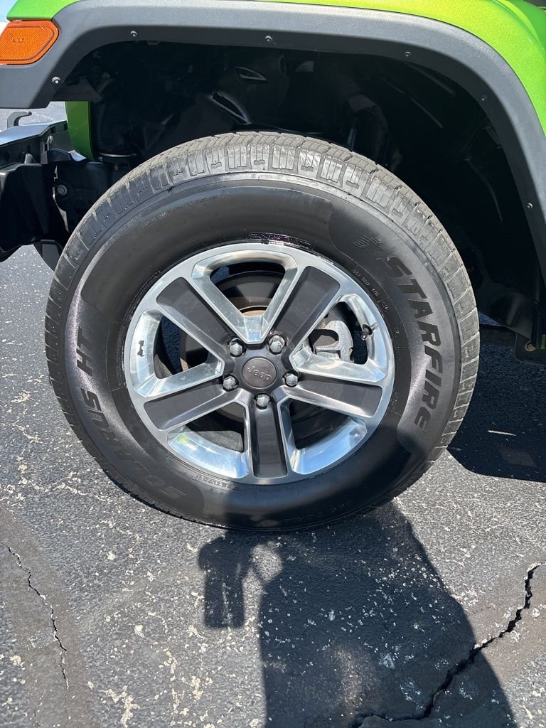 Used 2019 Green Jeep Unlimited Sahara image 9