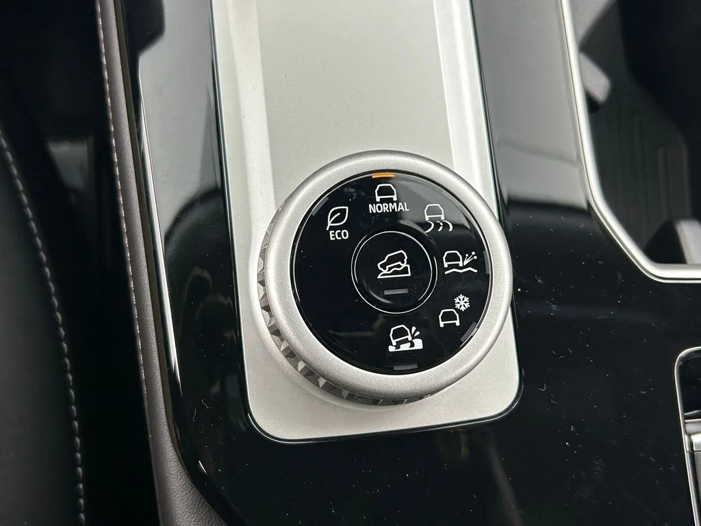New 2026 White / Black Mitsubishi Trail Edition image 23