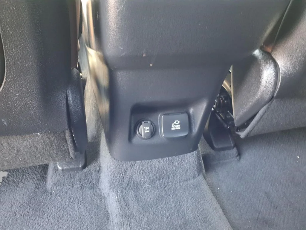 Used 2022 White Kia SX image 23