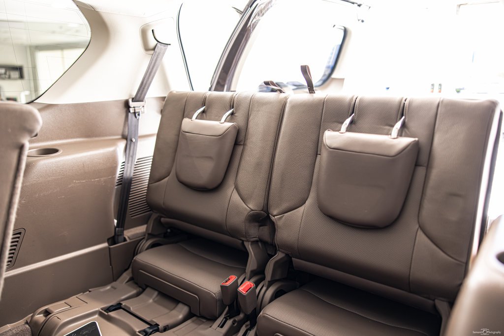 Used 2018 Red Lexus 460 image 39