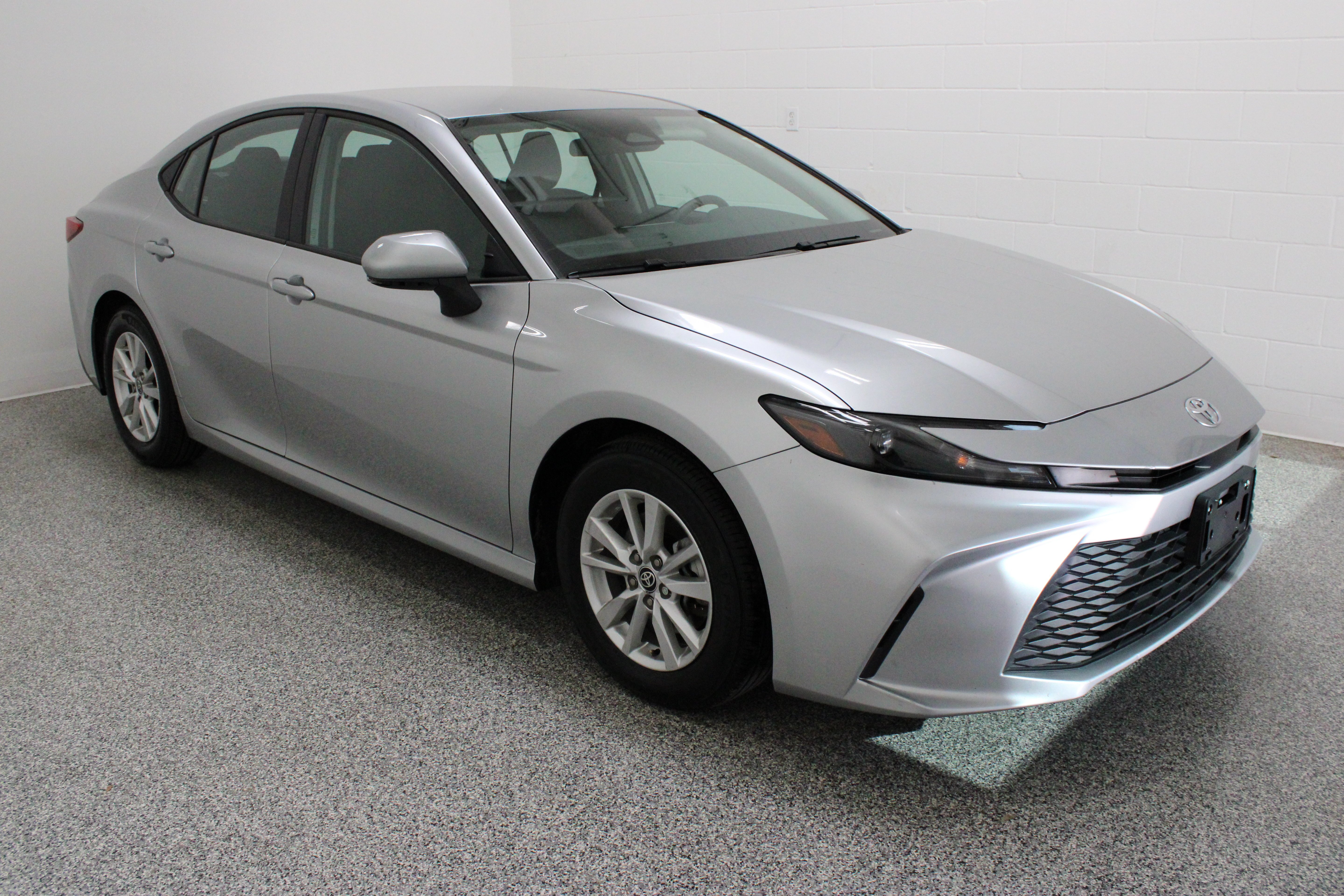Used 2025 Silver Toyota LE 2.5L/Electric image 4