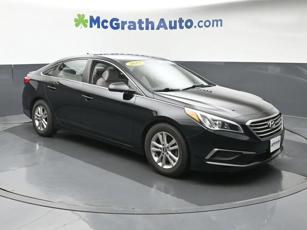 Used 2017 Black Hyundai SE image 2