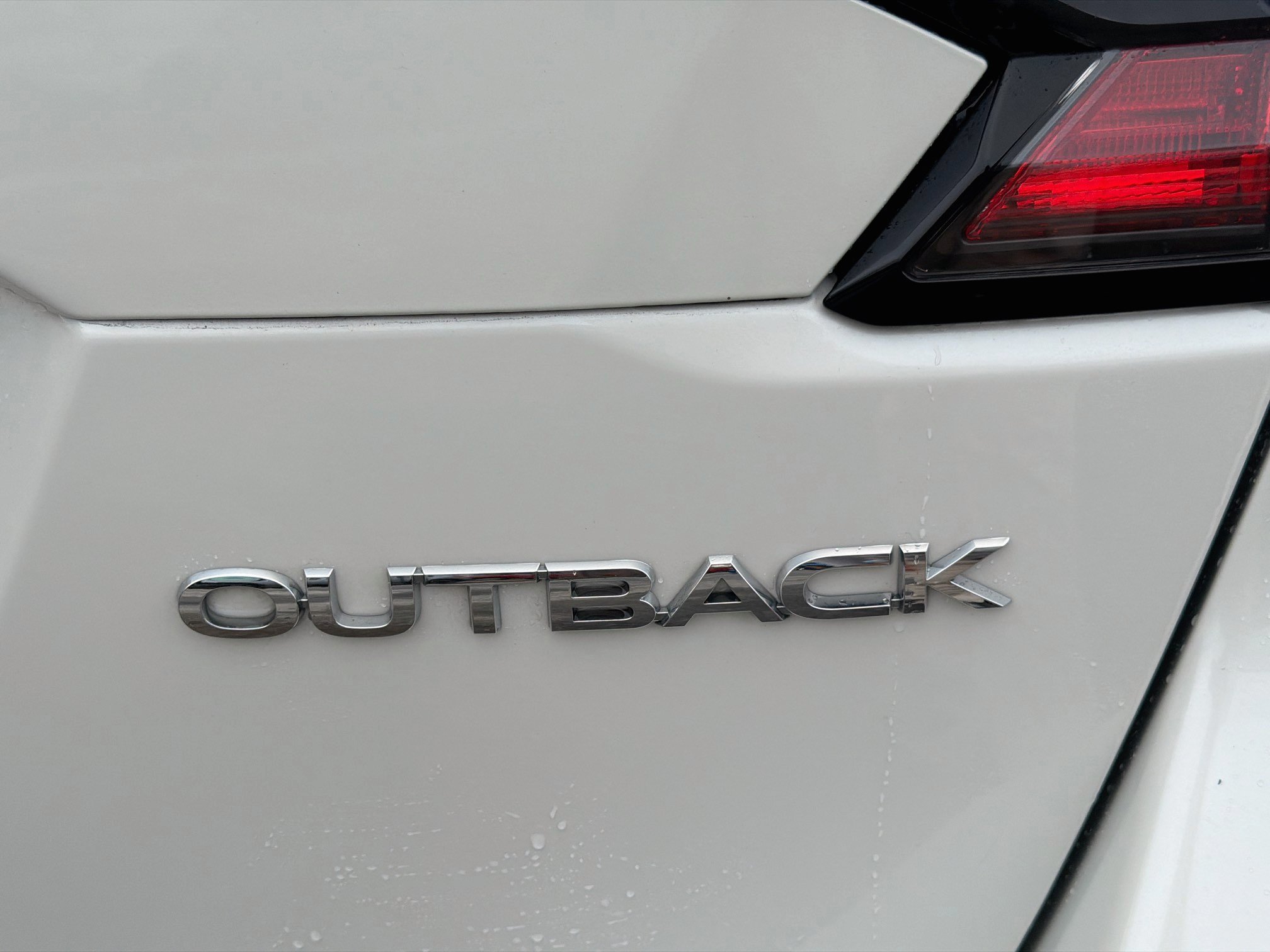 Used 2020 Crystal White Pearl Subaru Limited image 11
