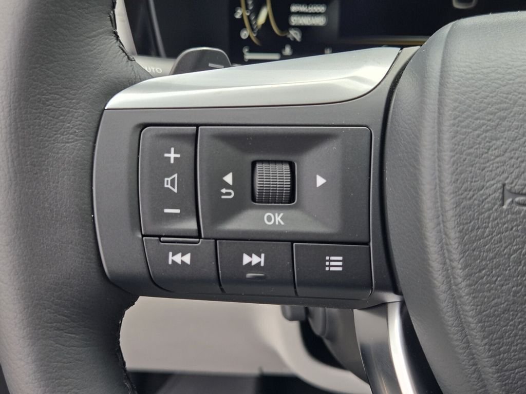 New 2027 RADIANT WHITE INFINITI Luxe FWD image 26