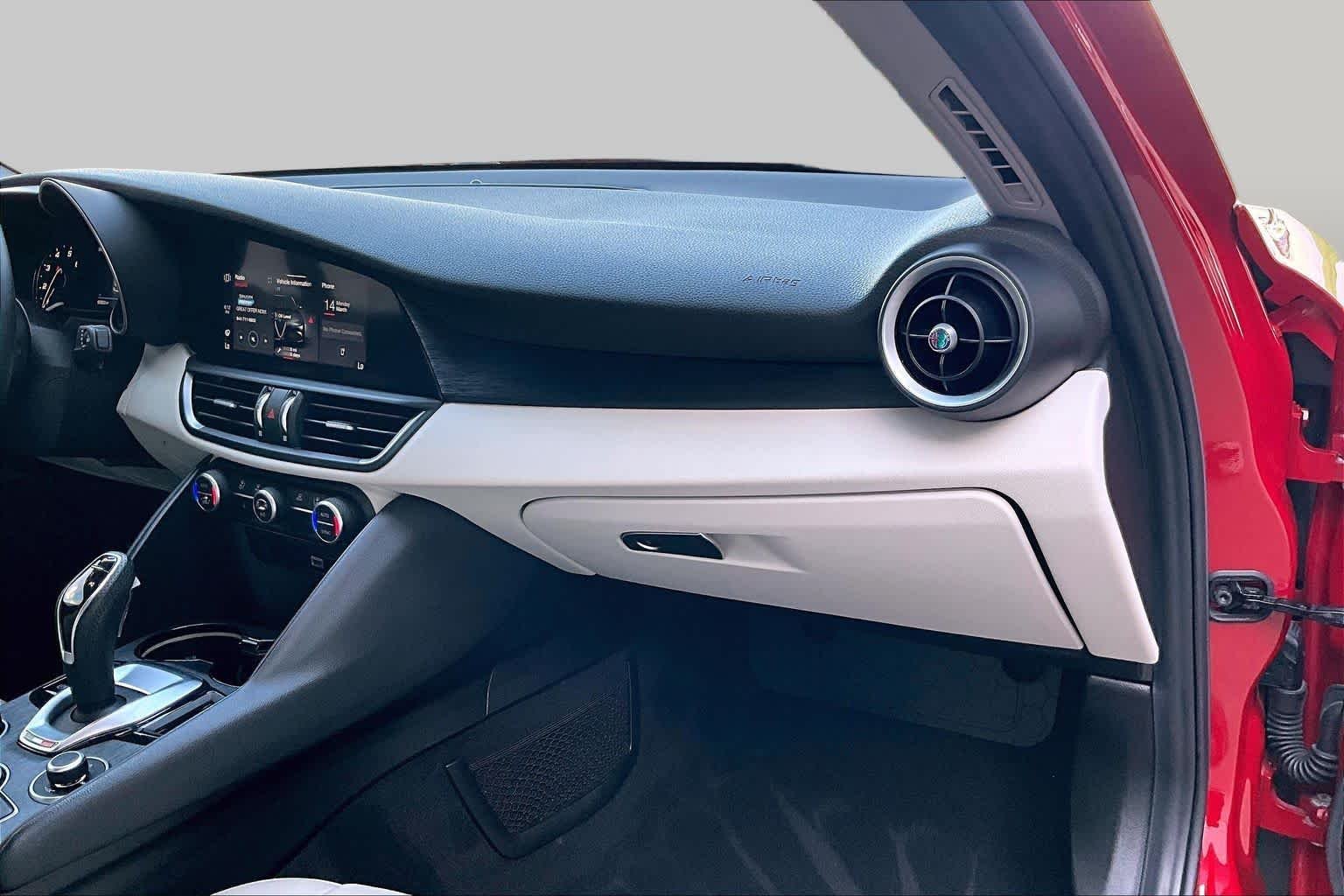 Used 2020 Alfa Rosso Alfa Romeo  image 17