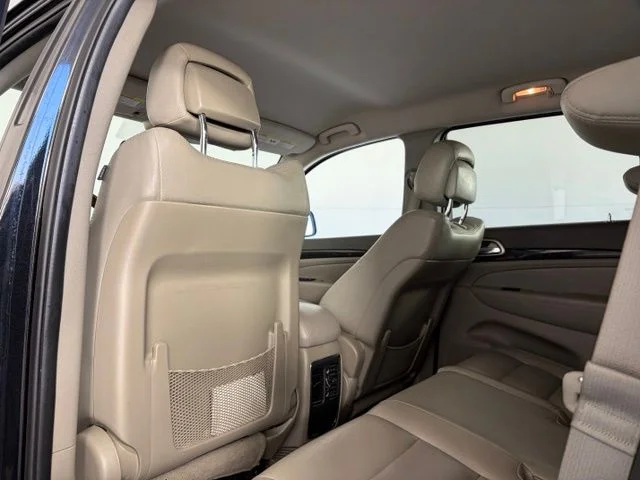 Used 2013 Black Jeep Laredo image 27