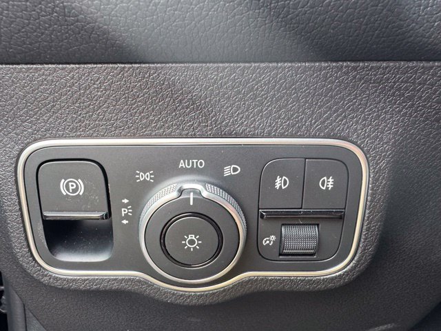 Used 2026 Night Black Mercedes-Benz GLB 250 image 12