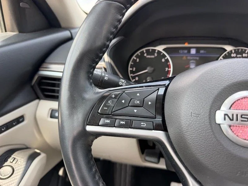 Used 2019 White Nissan 2.5 Platinum image 11