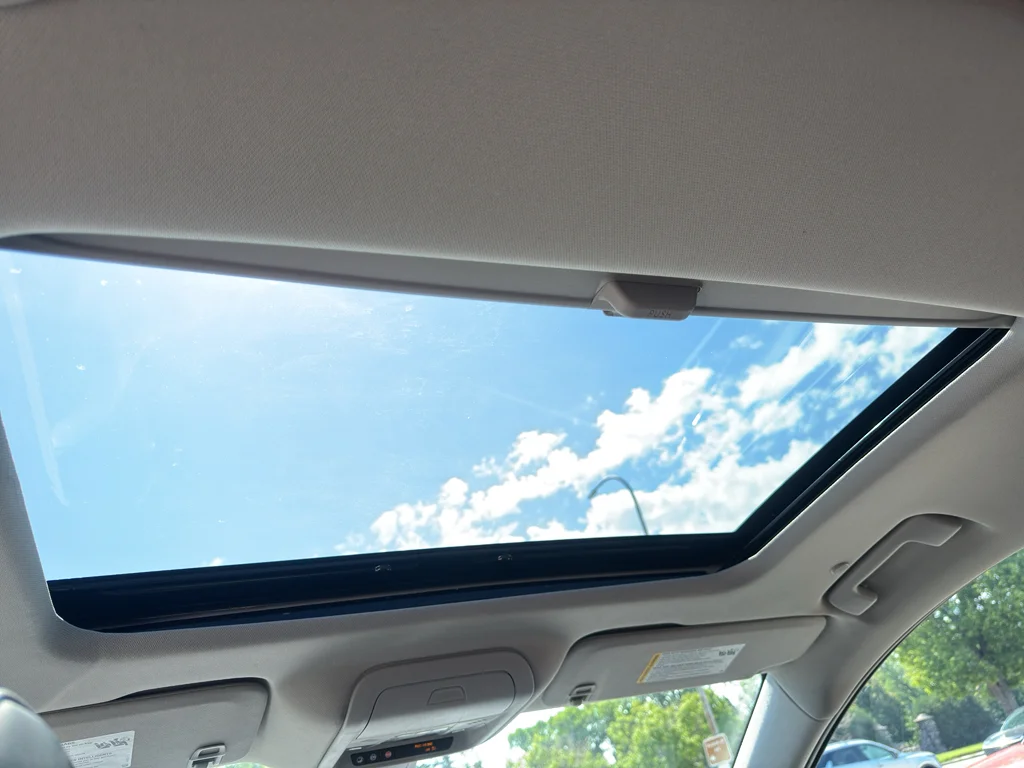 Used 2021 White Frost Tricoat Buick Avenir image 11