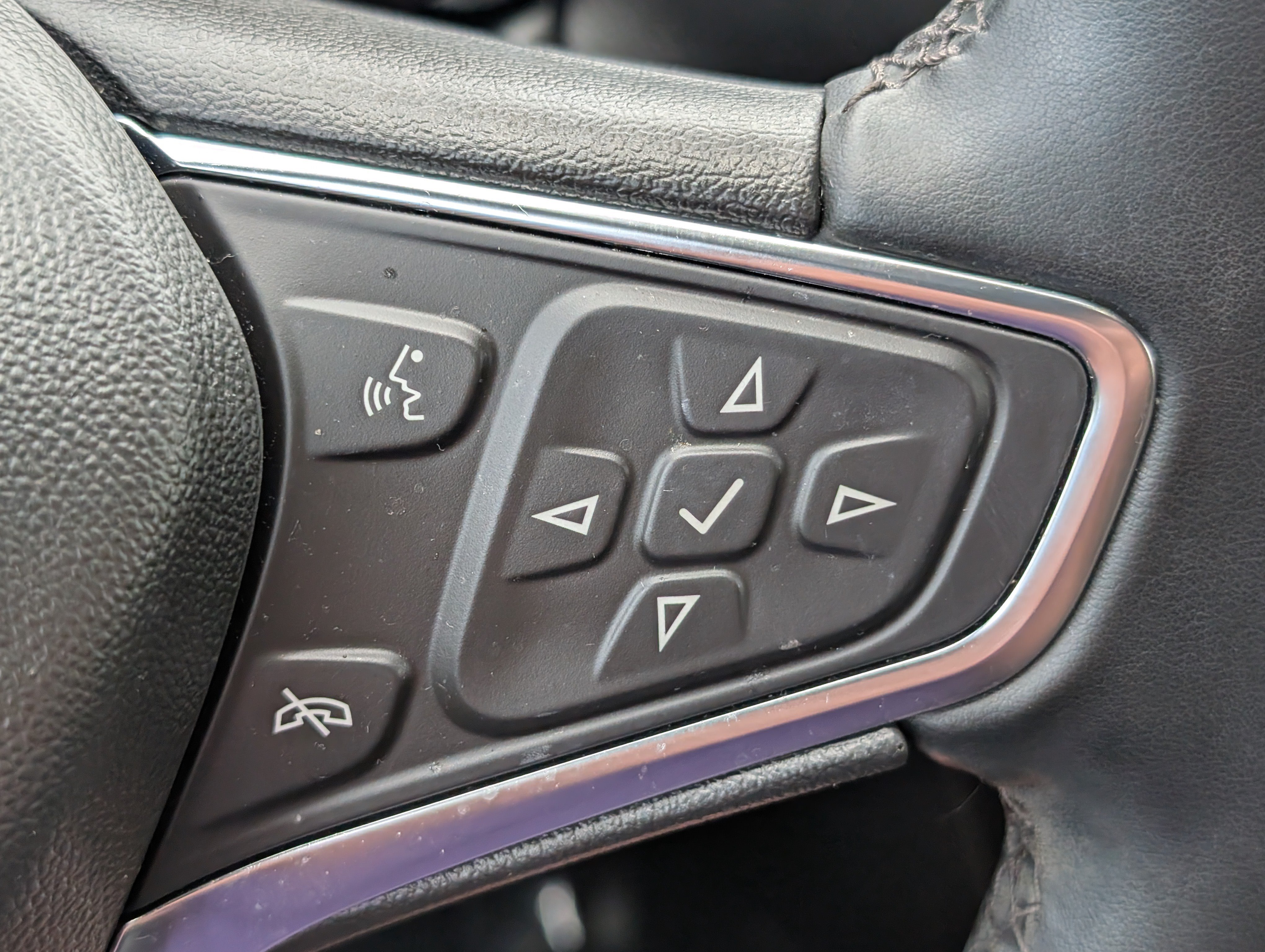 Used 2024 Summit White Chevrolet LT image 16