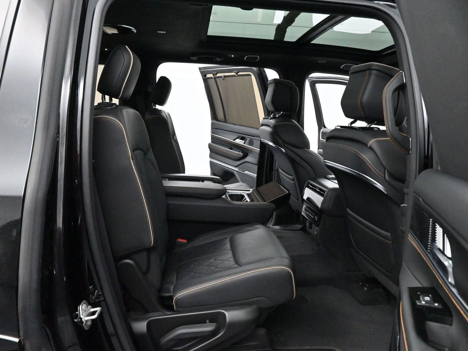 Used 2024 Black Jeep Series III Obsidian image 40