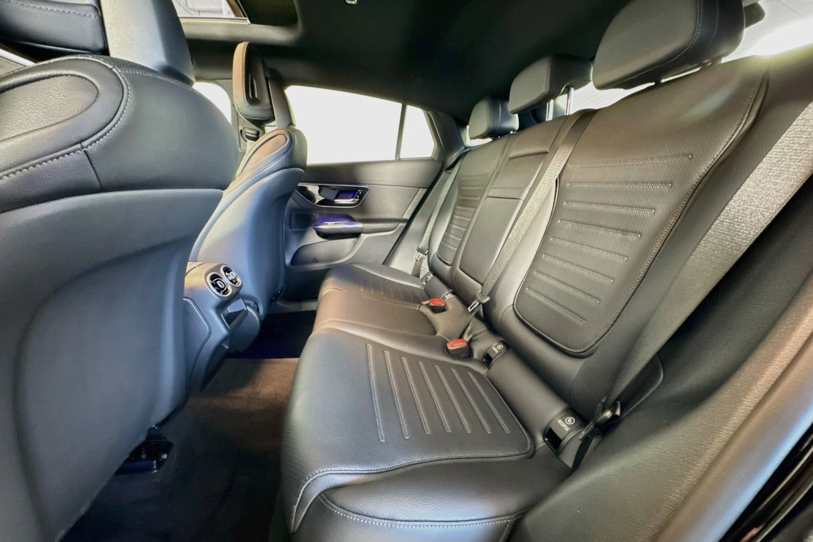 New 2027 Black Mercedes-Benz GLC 300 image 22
