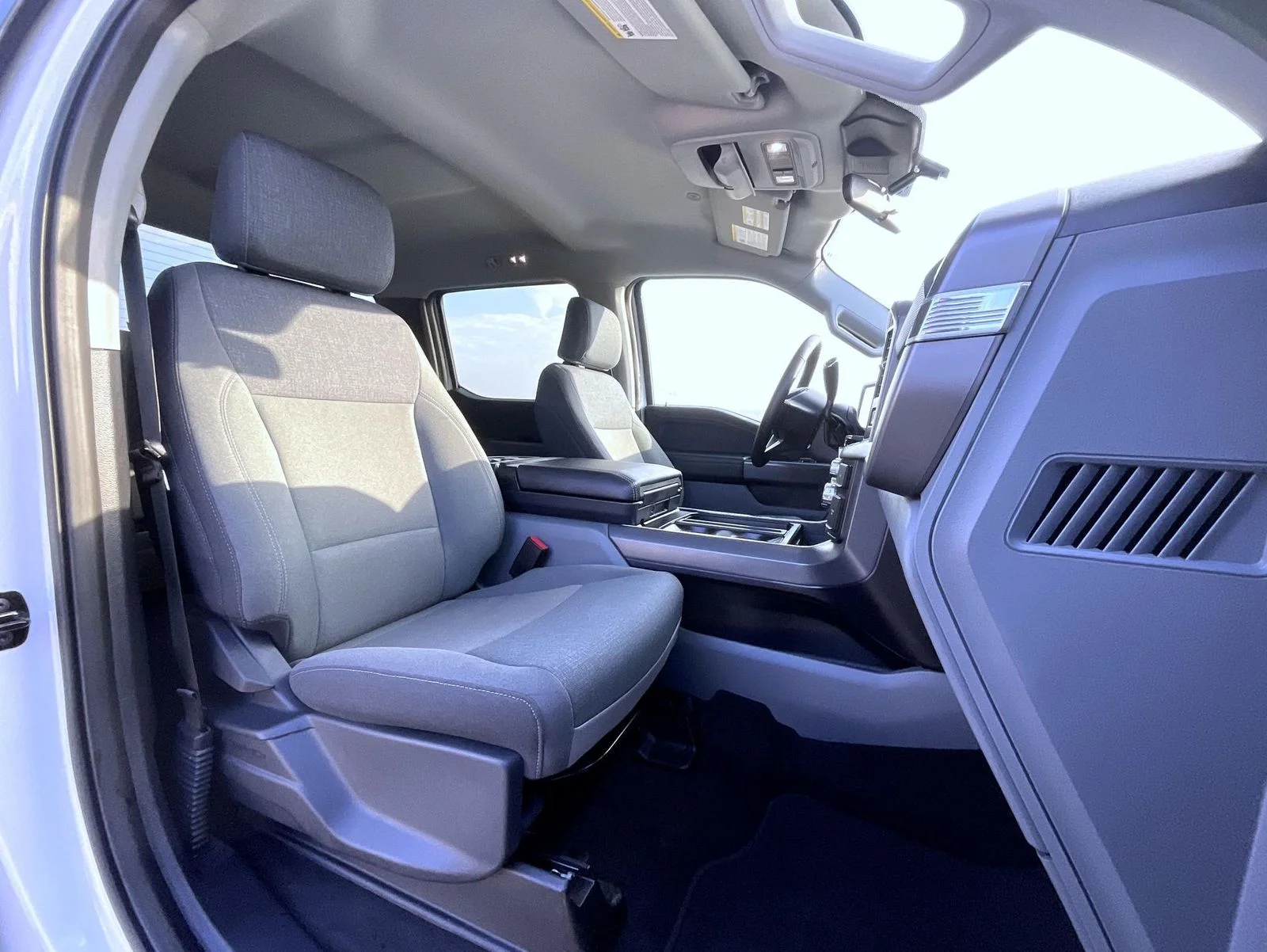 Used 2025 White Ford XLT image 16