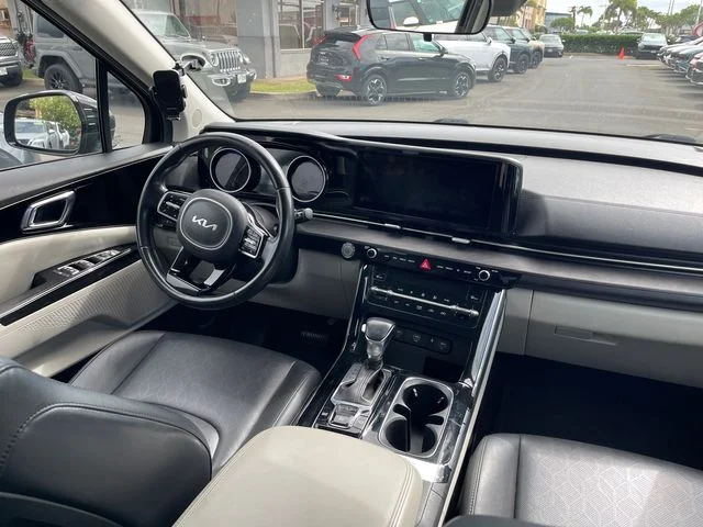 Used 2022 Black Kia EX image 18