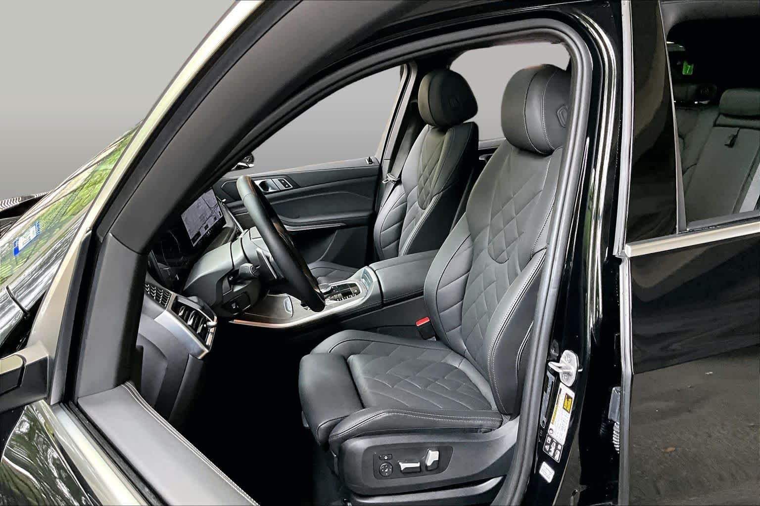 Used 2024 Black Sapphire Metallic BMW xDrive40i image 7