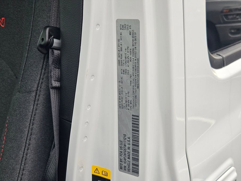 New 2026 Bright White Clear-Coat Exterior Paint Jeep Rubicon image 43