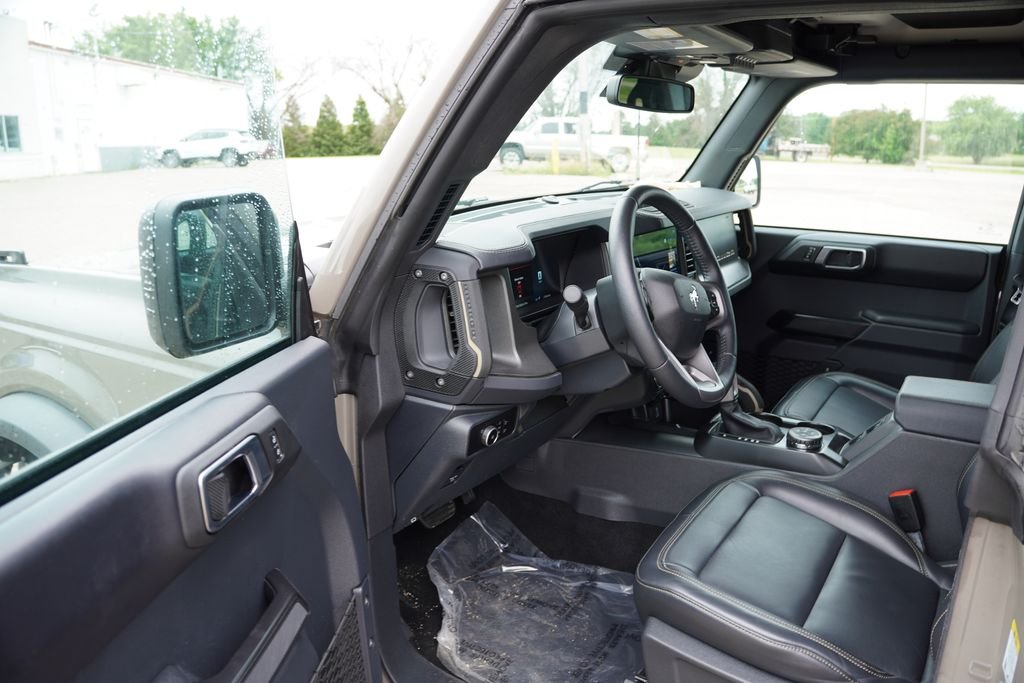 Used 2025 Gray Ford Badlands image 17