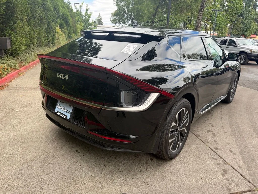 Certified Used 2024 Aurora Black Pearl Kia Wind image 4